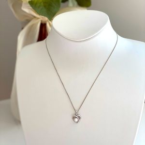 White Gold Pendant with Pearl